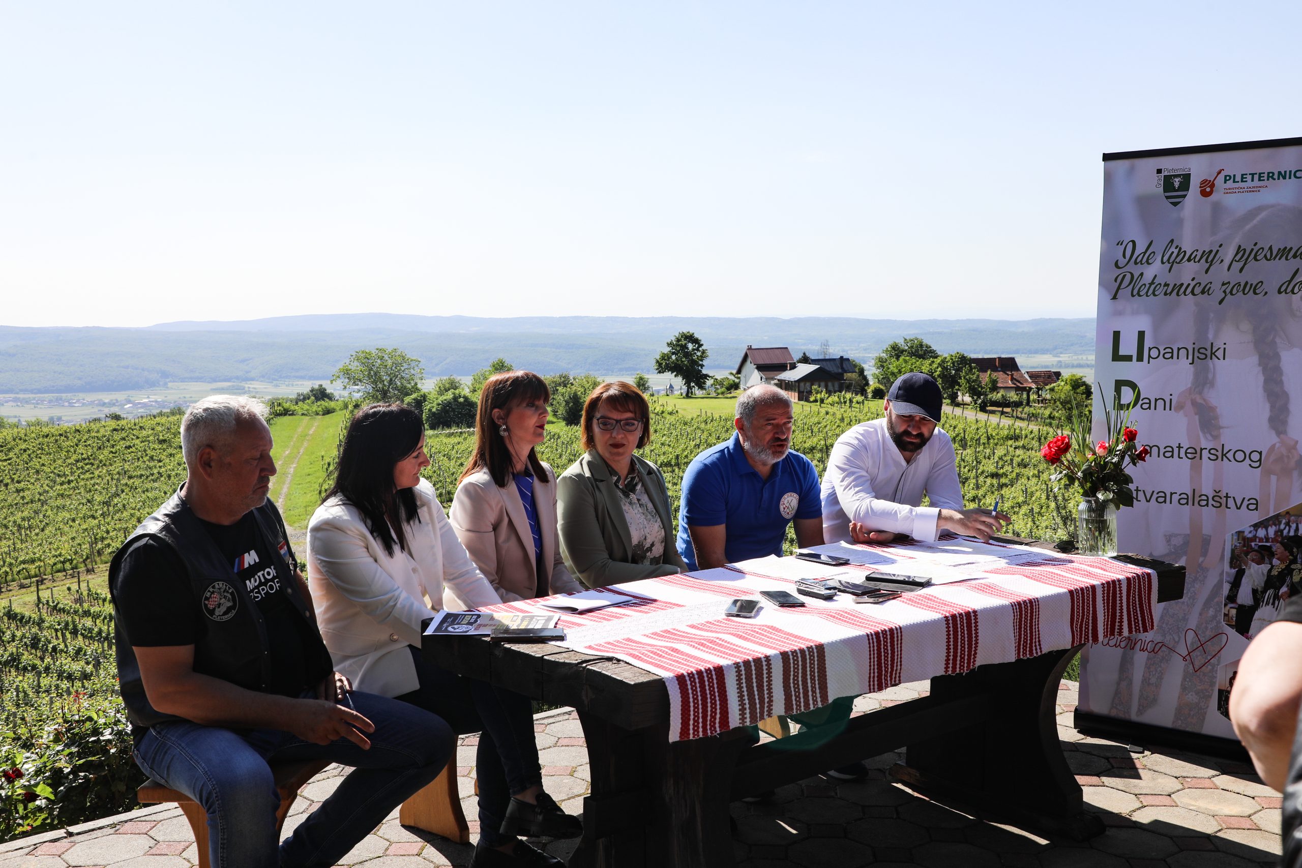 Započinje lipanj, mjesec dječjeg stvaralaštva, baštine i običaja